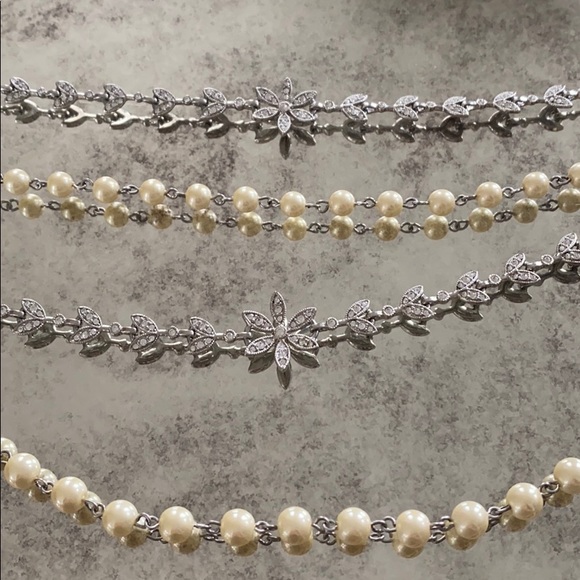 Carolee Lux multi strand pearl necklace 😍 - Picture 3 of 10